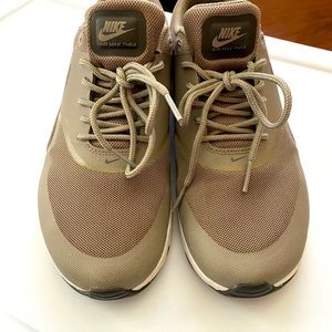 Nike Women’s AirMax Theta size 8.5
